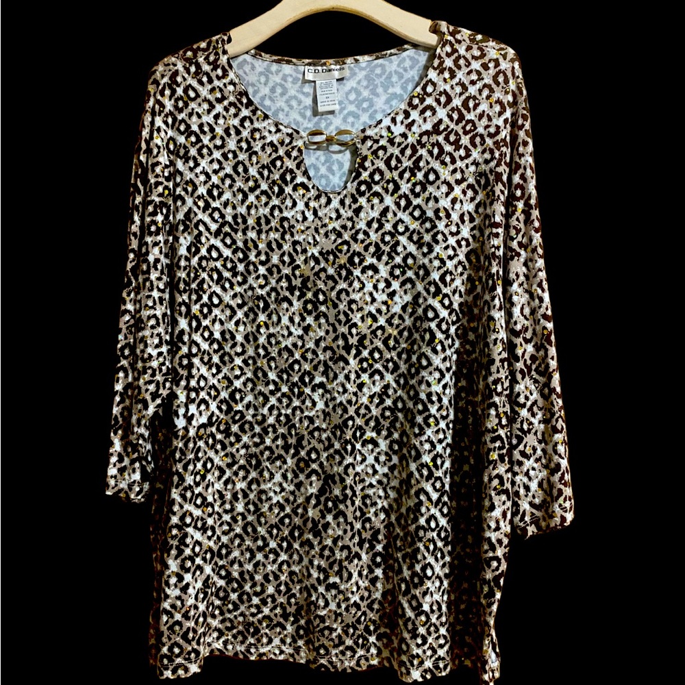 CD Daniels Keyhole Top